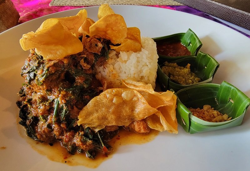 beef rendang at ibu rai.jpg