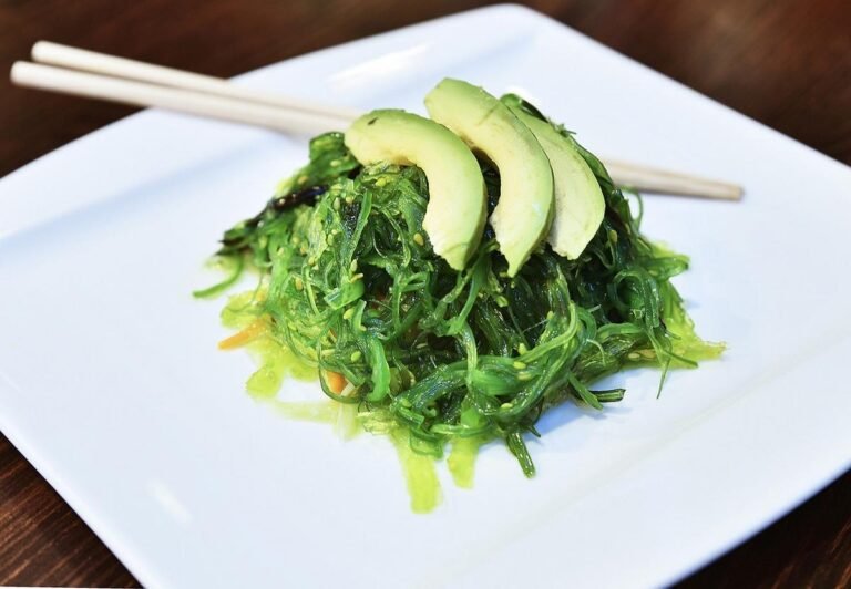 Rujak Bulung: Bali’s Bold Seaweed Snack Ignites Palates with Spicy-Sour Kick