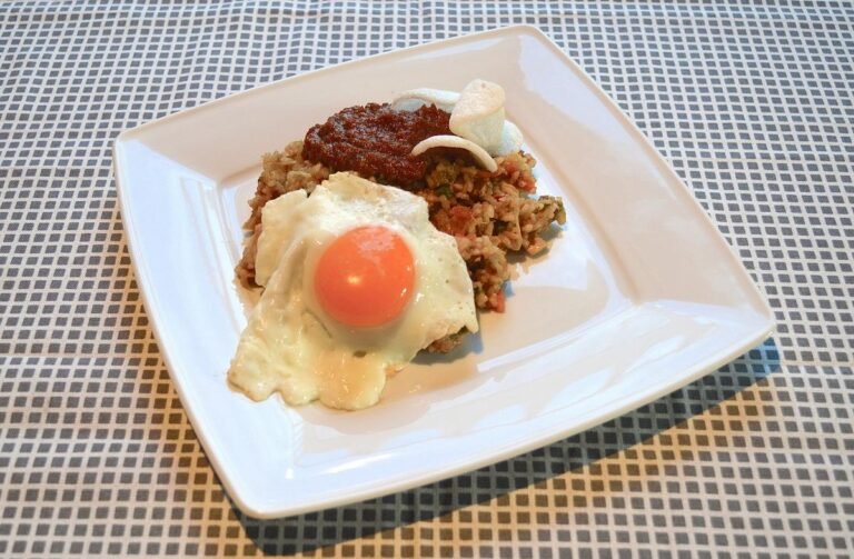 Banana-Leaf Wrapped Nasi Jinggo Packs a Punch with Spicy Chicken, Balado Eggs and Bold Balinese Flavor