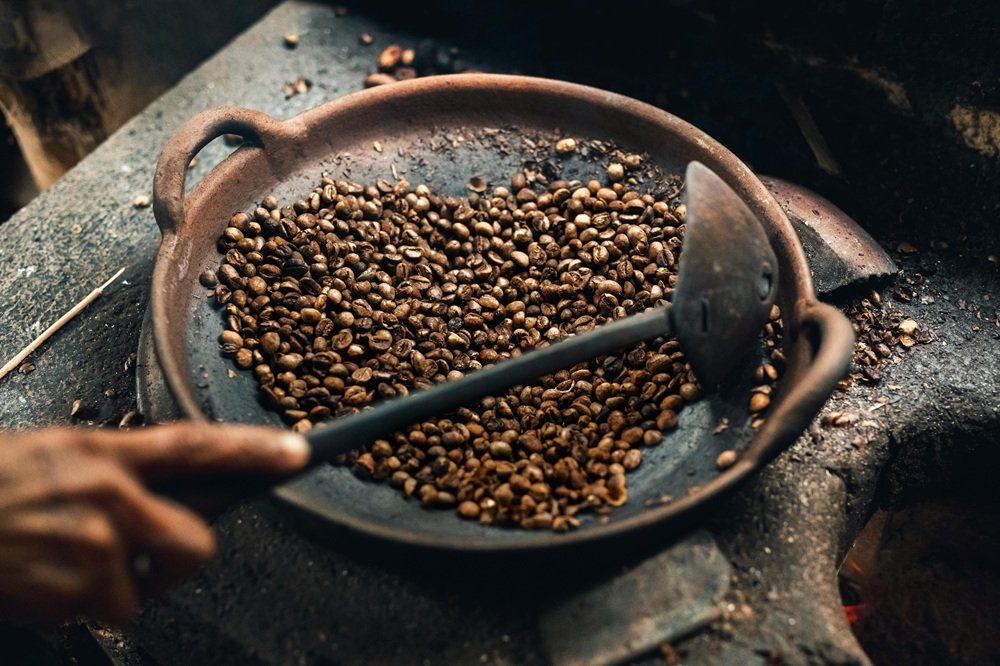 coffee bean roasting traditional way